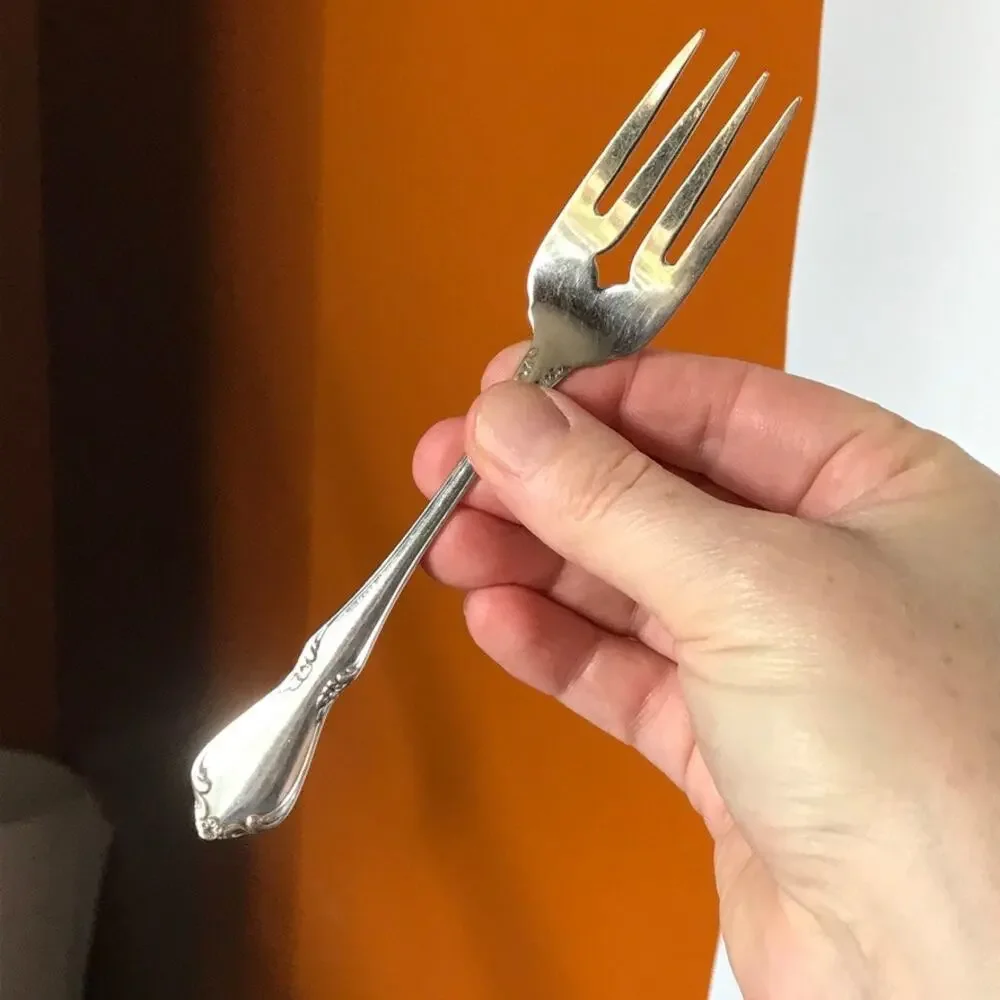 Oneidacraft DELUXE CHATEAU Stainless Glossy Flatware - 1 Salad Fork (6 1/8